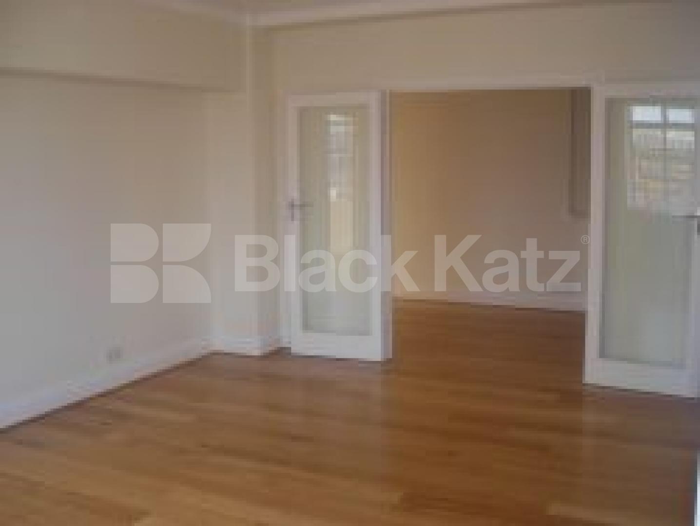 			4 Bedroom, 1 bath, 1 reception Flat			 Brown Street, MARBLE ARCH W1
